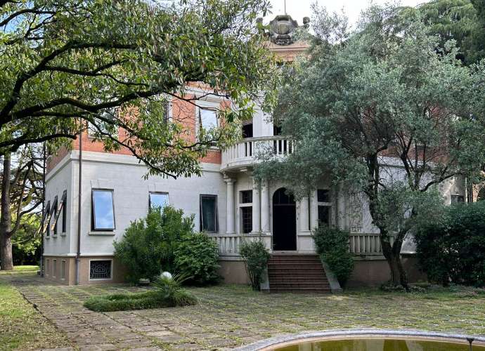 Prestigiosa Villa Liberty 